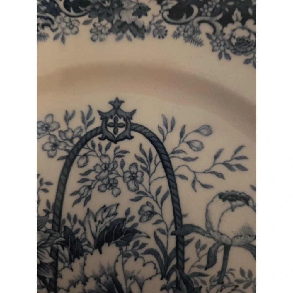Hara English Garden Dinner Plate Japan 11 3/4 inches Blue‎ White Floral Basket